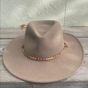 Bailey Columbia 100% Wool Lite Felt Hat Size M in Color Putty EUC